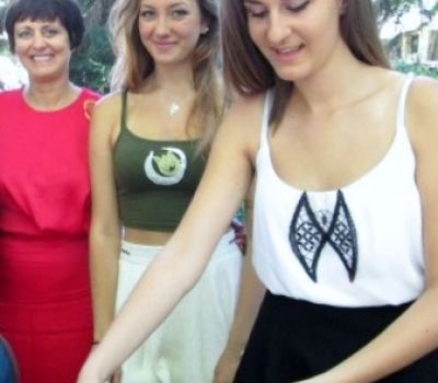 Tzwetana Georgiewa  Maritza Newspaper Lace Demonstration, August 15, 2016 Delyana Peeva, Simona Milenkova, Mladena Peeva